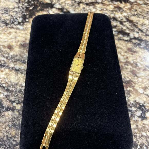 Vintage Seiko Gold Tone Rectangular Face Bracelet Watch 2E20-0AY0 - Picture 1 of 6